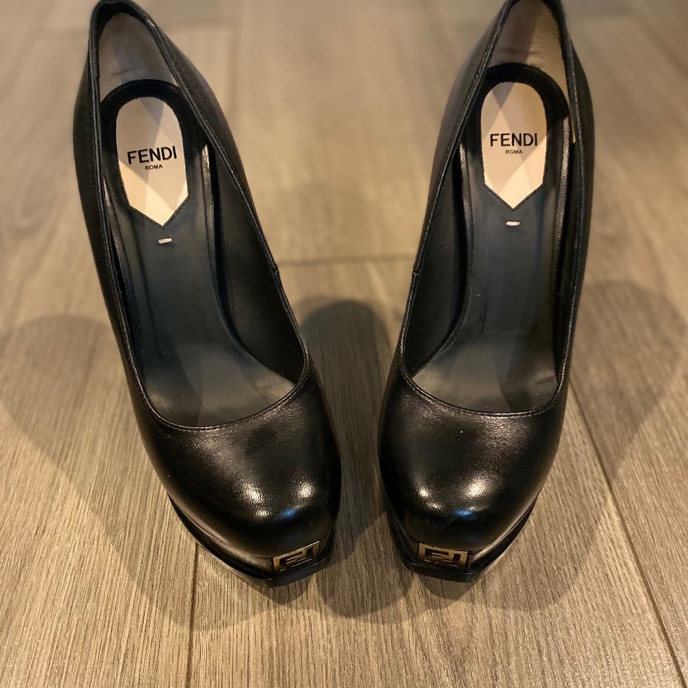 Fendi Authentic Decolette Nappa Nero Black Leather Platform Pumps 